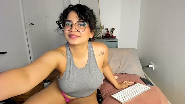 Snapshot of cinnamon_rosa chatting on 7, 2, 2025 cinnamon rosa online show from 7, 2, 2025