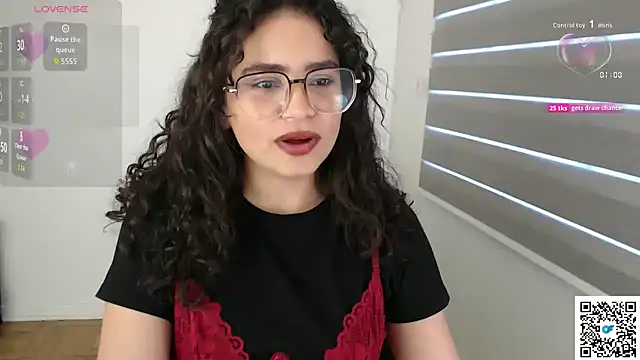 Snapshot of cinnamon_rosa chatting on 17, 10, 2025 cinnamon rosa online show from 17, 10, 2025