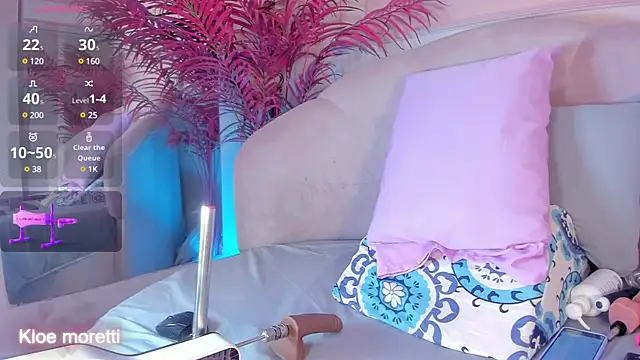 Kloemoretti online show from 5, 1, 2025
