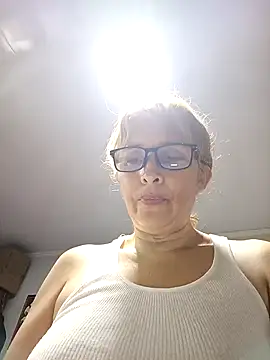 Snapshot of leona- chatting on 17, 12, 2024 leona- online show from 17, 12, 2024