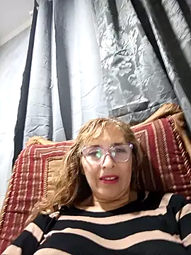 Snapshot of leona- chatting on 18, 12, 2024 leona- online show from 18, 12, 2024