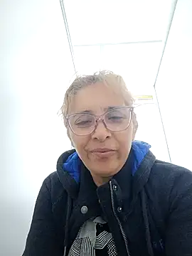 Snapshot of leona- chatting on 8, 1, 2025 leona- online show from 8, 1, 2025