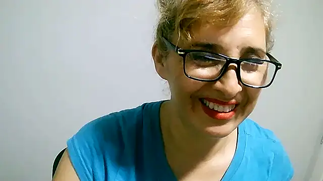 Snapshot of leona- chatting on 7, 2, 2025 leona- online show from 7, 2, 2025