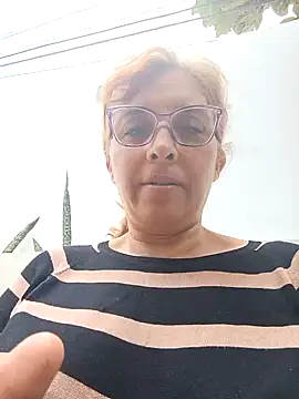 Snapshot of leona- chatting on 11, 2, 2025 leona- online show from 11, 2, 2025