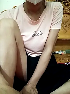 Snapshot of YunLem chatting on 13, 11, 2025 YunLem online show from 13, 11, 2025