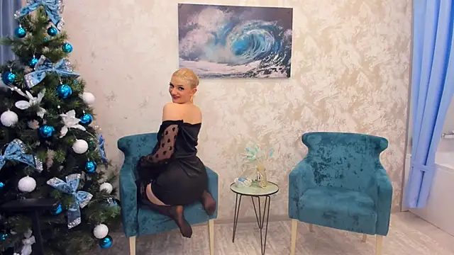 Snapshot of SelenaeMoore chatting on 17, 12, 2024 SelenaeMoore online show from 17, 12, 2024