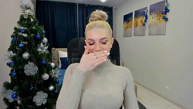 Snapshot of SelenaeMoore chatting on 23, 12, 2024 SelenaeMoore online show from 23, 12, 2024