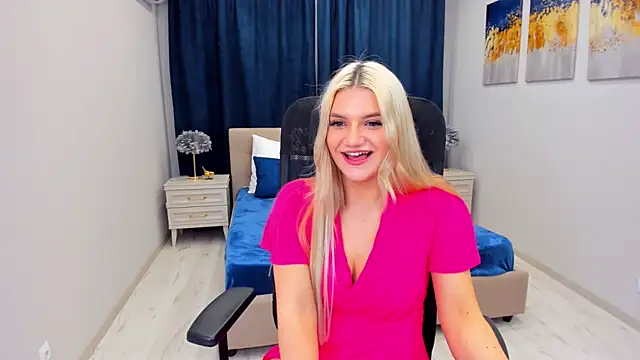 Snapshot of SelenaeMoore chatting on 12, 1, 2025 SelenaeMoore online show from 12, 1, 2025