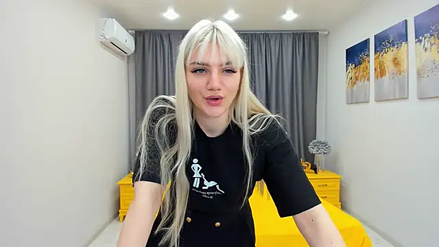 Snapshot of SelenaeMoore chatting on 25, 1, 2025 SelenaeMoore online show from 25, 1, 2025