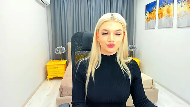 Snapshot of SelenaeMoore chatting on 31, 1, 2025 SelenaeMoore online show from 31, 1, 2025