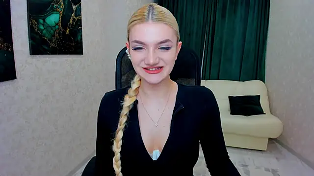 Snapshot of SelenaeMoore chatting on 11, 3, 2025 SelenaeMoore online show from 11, 3, 2025