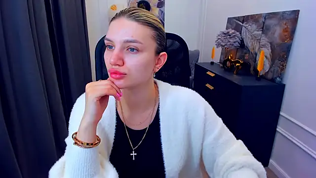 SelenaeMoore online show from 12, 5, 2026
