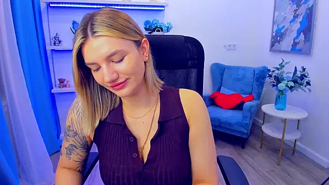 SelenaeMoore online show from 13, 5, 2026