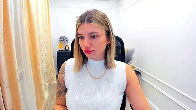 SelenaeMoore online show from 13, 6, 2026