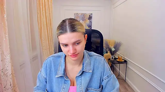 SelenaeMoore online show from 21, 6, 2026