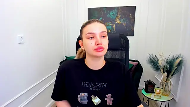 SelenaeMoore online show from 27, 6, 2026