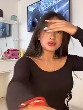 Snapshot of ArianaRouss chatting on 5, 12, 2024 ArianaRouss online show from 5, 12, 2024