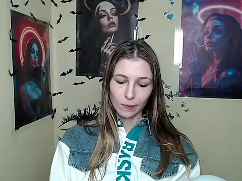 Snapshot of StrangerGi chatting on 7, 3, 2025 StrangerGi online show from 7, 3, 2025