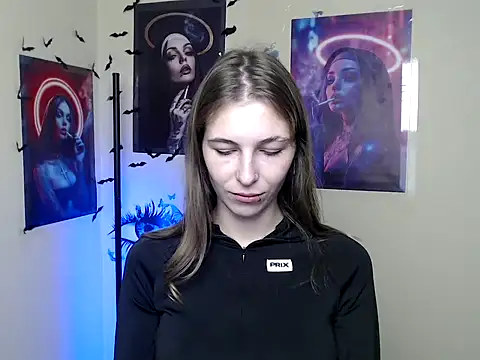 Snapshot of StrangerGi chatting on 8, 10, 2025 StrangerGi online show from 8, 10, 2025