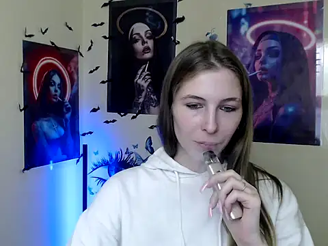 Snapshot of StrangerGi chatting on 4, 11, 2025 StrangerGi online show from 4, 11, 2025