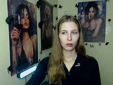 Snapshot of StrangerGi chatting on 8, 11, 2025 StrangerGi online show from 8, 11, 2025