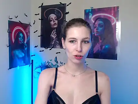 Snapshot of StrangerGi chatting on 11, 11, 2025 StrangerGi online show from 11, 11, 2025