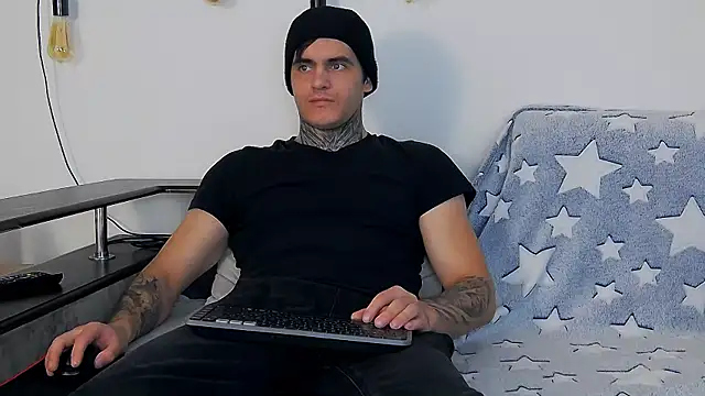 Snapshot of CarterCole chatting on 15, 12, 2025 CarterCole online show from 15, 12, 2025