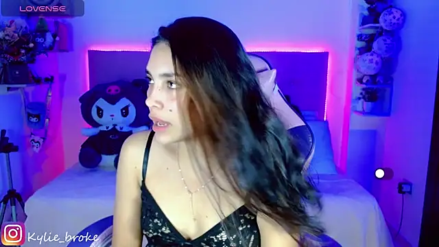 Snapshot of Kylie_brokee chatting on 28, 12, 2024 Kylie brokee online show from 28, 12, 2024