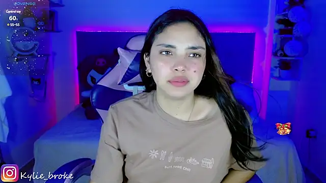 Snapshot of Kylie_brokee chatting on 5, 1, 2025 Kylie brokee online show from 5, 1, 2025