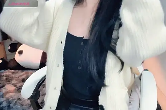Snapshot of _Aimy_ chatting on 8, 1, 2025  Aimy  online show from 8, 1, 2025