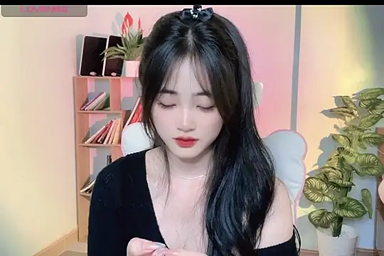 Snapshot of _Aimy_ chatting on 6, 3, 2025  Aimy  online show from 6, 3, 2025