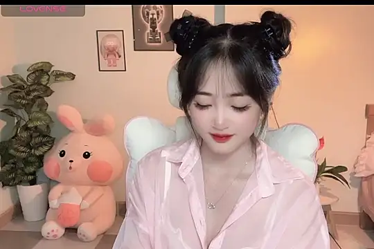 Snapshot of _Aimy_ chatting on 17, 10, 2025  Aimy  online show from 17, 10, 2025