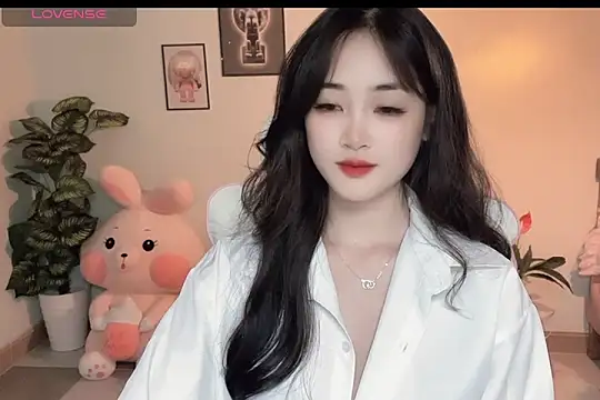 Snapshot of _Aimy_ chatting on 18, 10, 2025  Aimy  online show from 18, 10, 2025