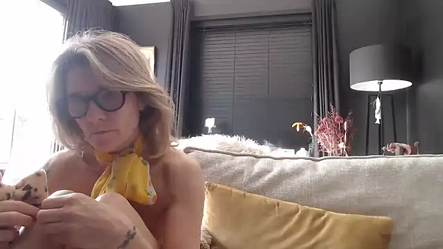 Snapshot of godinflower chatting on 5, 4, 2026 godinflower online show from 5, 4, 2026