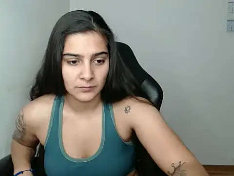 Snapshot of Amanda5Biceps chatting on 19, 11, 2025 Amanda5Biceps online show from 19, 11, 2025