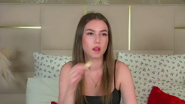 Snapshot of AliceMoreno chatting on 9, 9, 2025 AliceMoreno online show from 9, 9, 2025