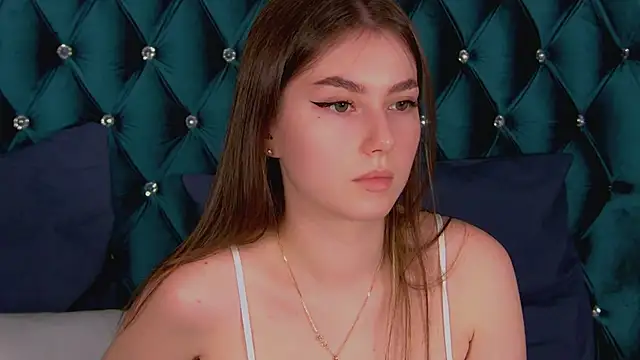 Snapshot of AliceMoreno chatting on 12, 9, 2025 AliceMoreno online show from 12, 9, 2025