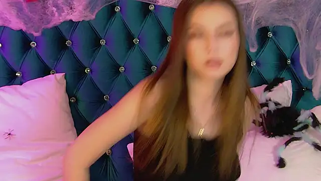 Snapshot of AliceMoreno chatting on 28, 10, 2025 AliceMoreno online show from 28, 10, 2025