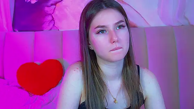 Snapshot of AliceMoreno chatting on 13, 11, 2025 AliceMoreno online show from 13, 11, 2025