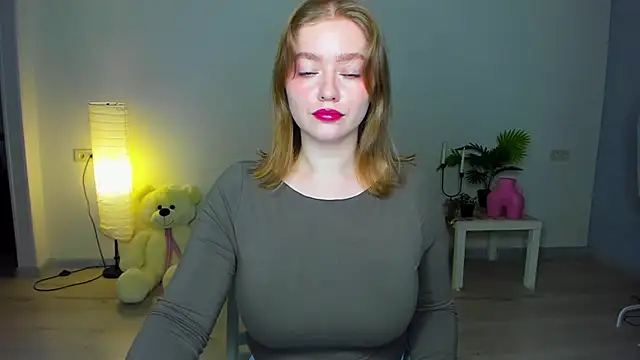 AidaPerry online show from 4, 10, 2025