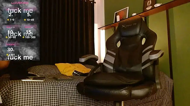 Snapshot of castle_87 chatting on 18, 10, 2025 castle 87 online show from 18, 10, 2025