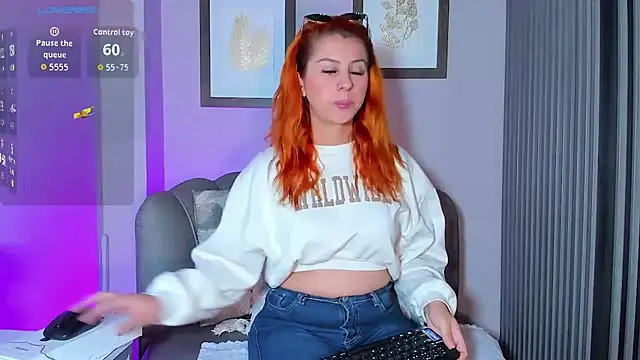 Nahiajhonson  online show from 15, 10, 2025