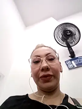 Snapshot of coral_smitth chatting on 2, 10, 2025 coral smitth online show from 2, 10, 2025