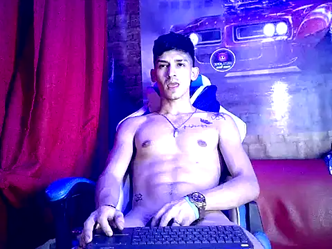 Snapshot of MasterSEX420 chatting on 4, 12, 2024 MasterSEX420 online show from 4, 12, 2024