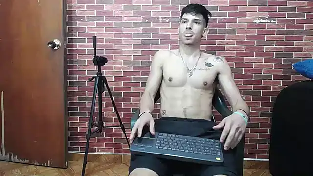 Snapshot of MasterSEX420 chatting on 14, 1, 2025 MasterSEX420 online show from 14, 1, 2025