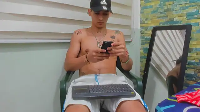 Snapshot of MasterSEX420 chatting on 1, 3, 2025 MasterSEX420 online show from 1, 3, 2025