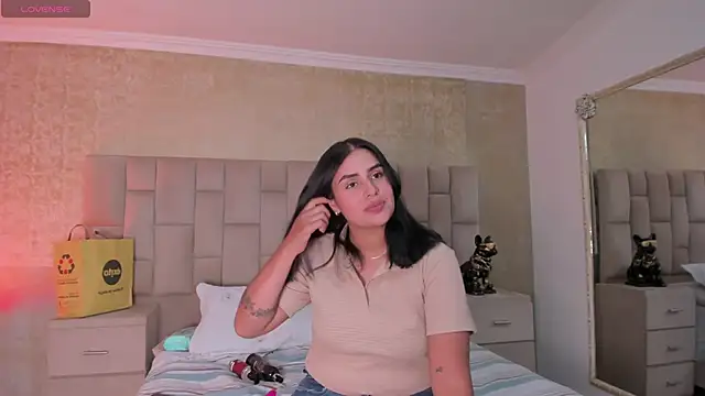 EmmaTorres  online show from 17, 1, 2025