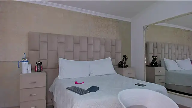 EmmaTorres  online show from 21, 1, 2025