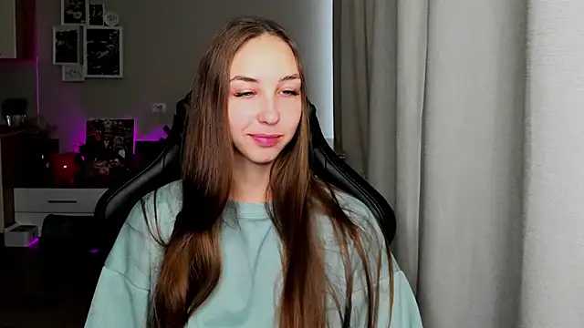 Snapshot of Sm0ly chatting on 16, 9, 2025 Sm0ly online show from 16, 9, 2025