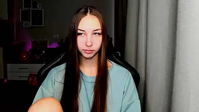 Snapshot of Sm0ly chatting on 13, 10, 2025 Sm0ly online show from 13, 10, 2025